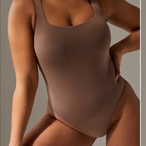 Aritzia (Babaton): Contour Bodysuit